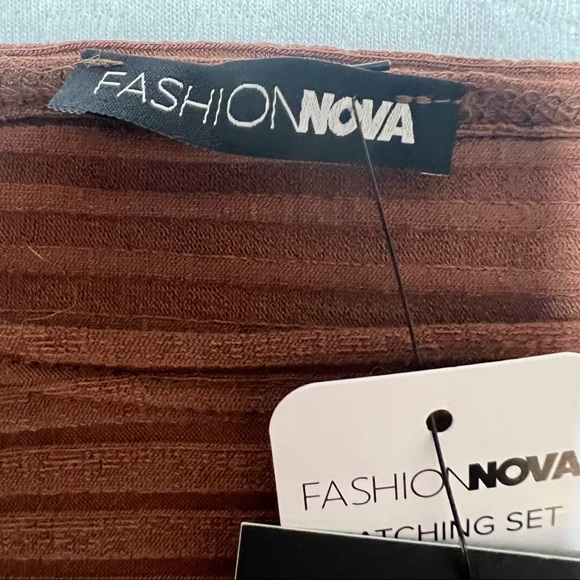 Fashion Nova 2 Piece Long Poet Sleeves Ribbed Brown Crop Top and Pants - Picture 11 of 15